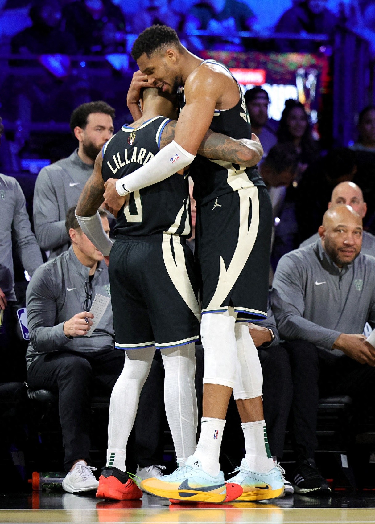 爱游戏官方-爵士客场惜败雄鹿,米德尔顿关键三分帮助对手