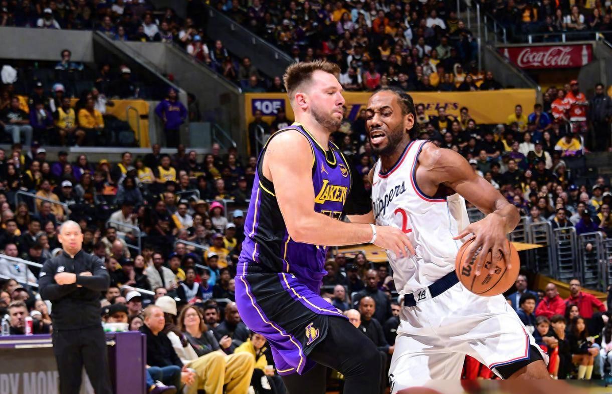 爱游戏在线-湖人击败快船,迎来五连胜