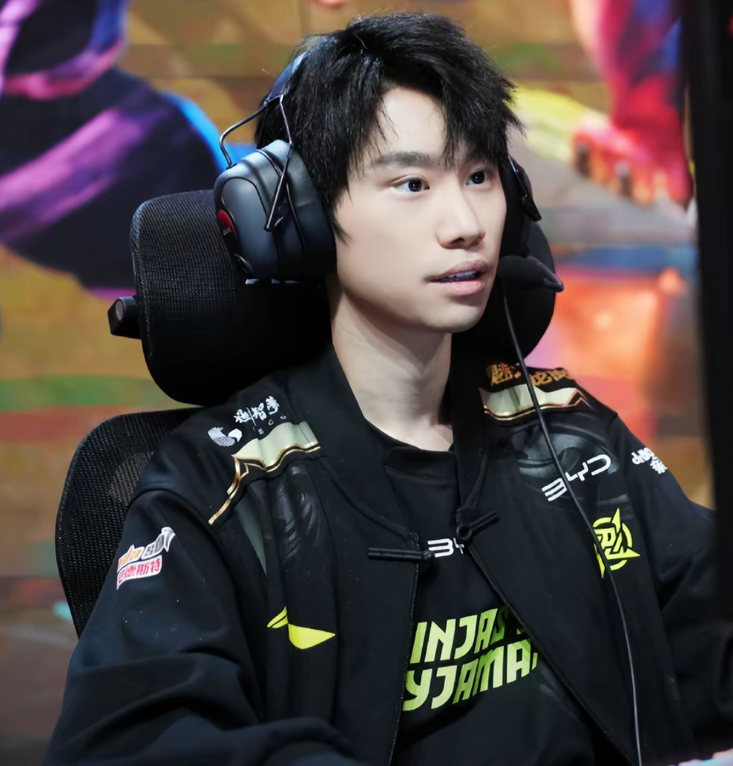 爱游戏在线-包含WBG翻盘IG,Scout拿下关键大龙焦点之战小组赛,成为赛场最大亮点的词条