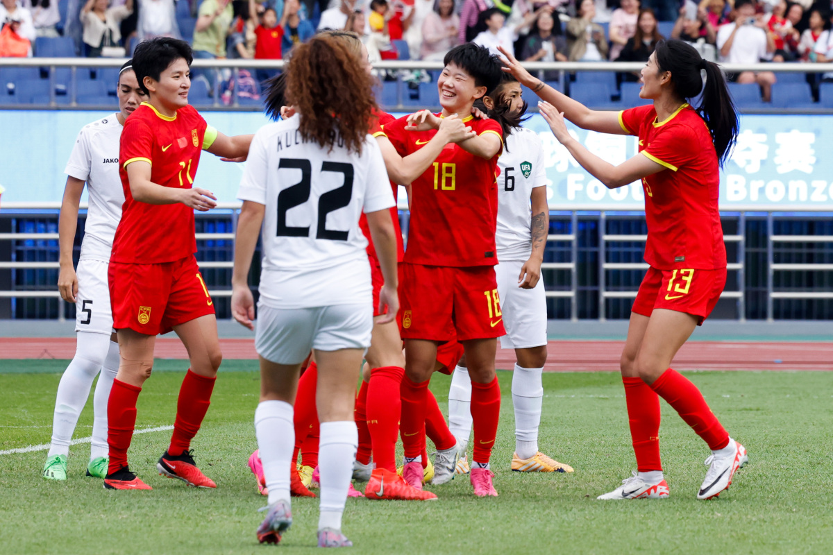 全队表现出色,角逐中轻松取胜 全队表现出色,角逐中轻松取胜