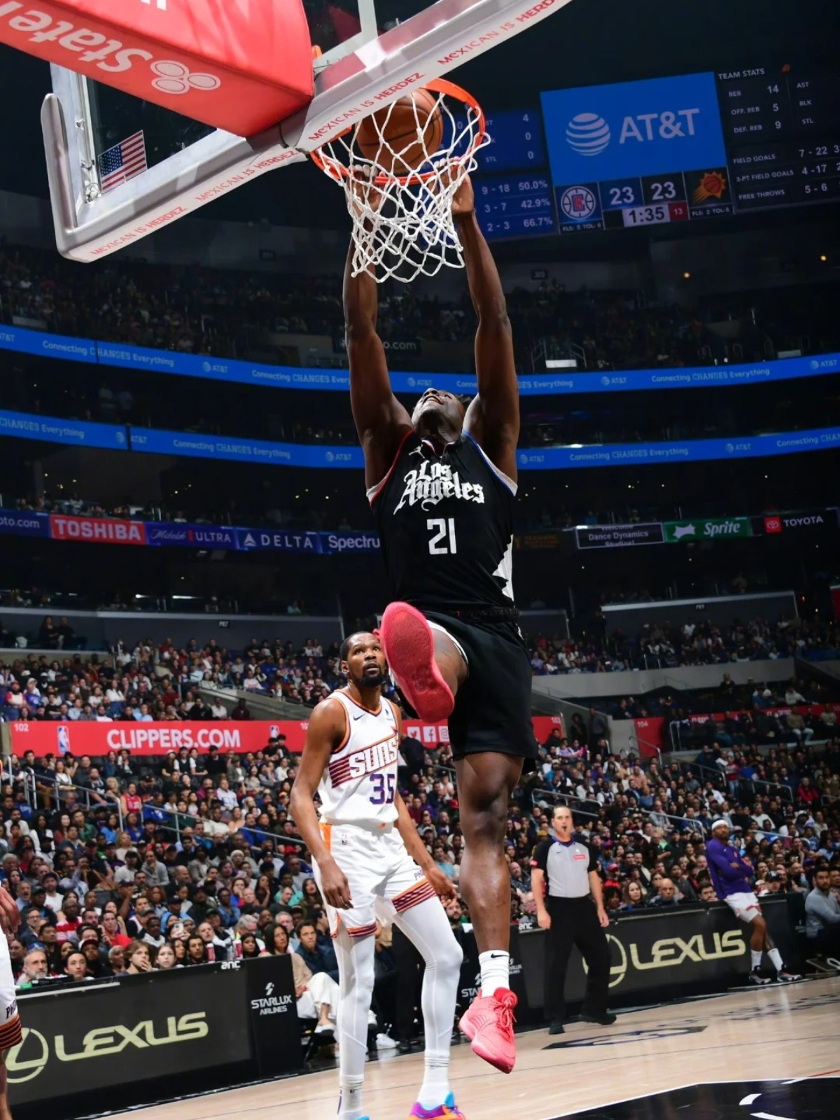 爱游戏体育-快船主力受伤,队内氛围动荡不安