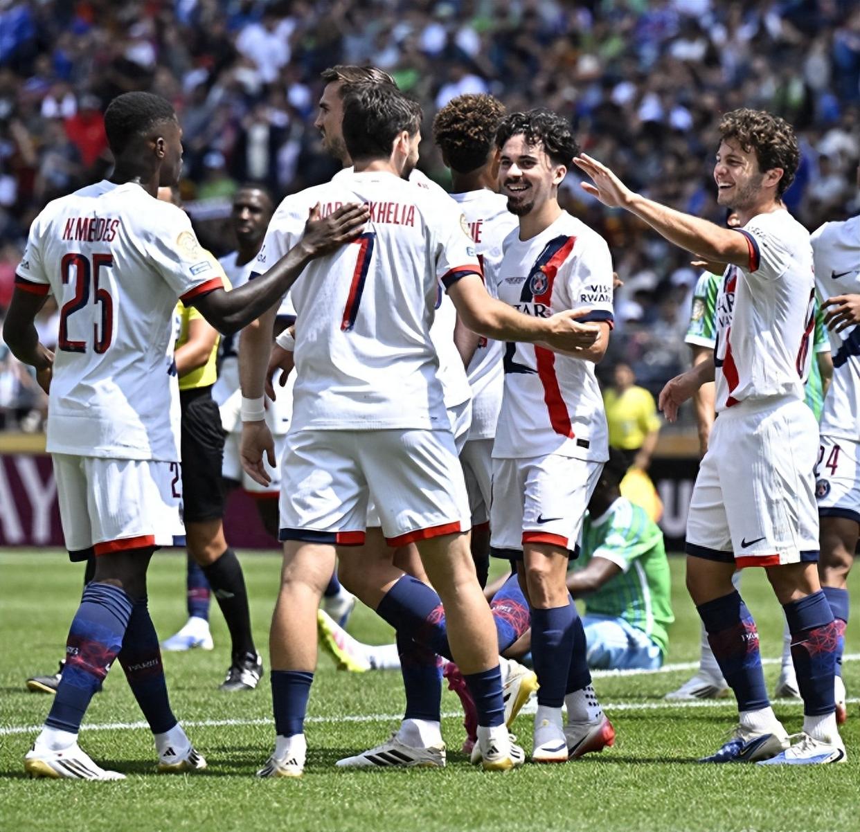 爱游戏APP-包含罗马骄兵在行,蓄势待发冲击欧冠冠军的词条