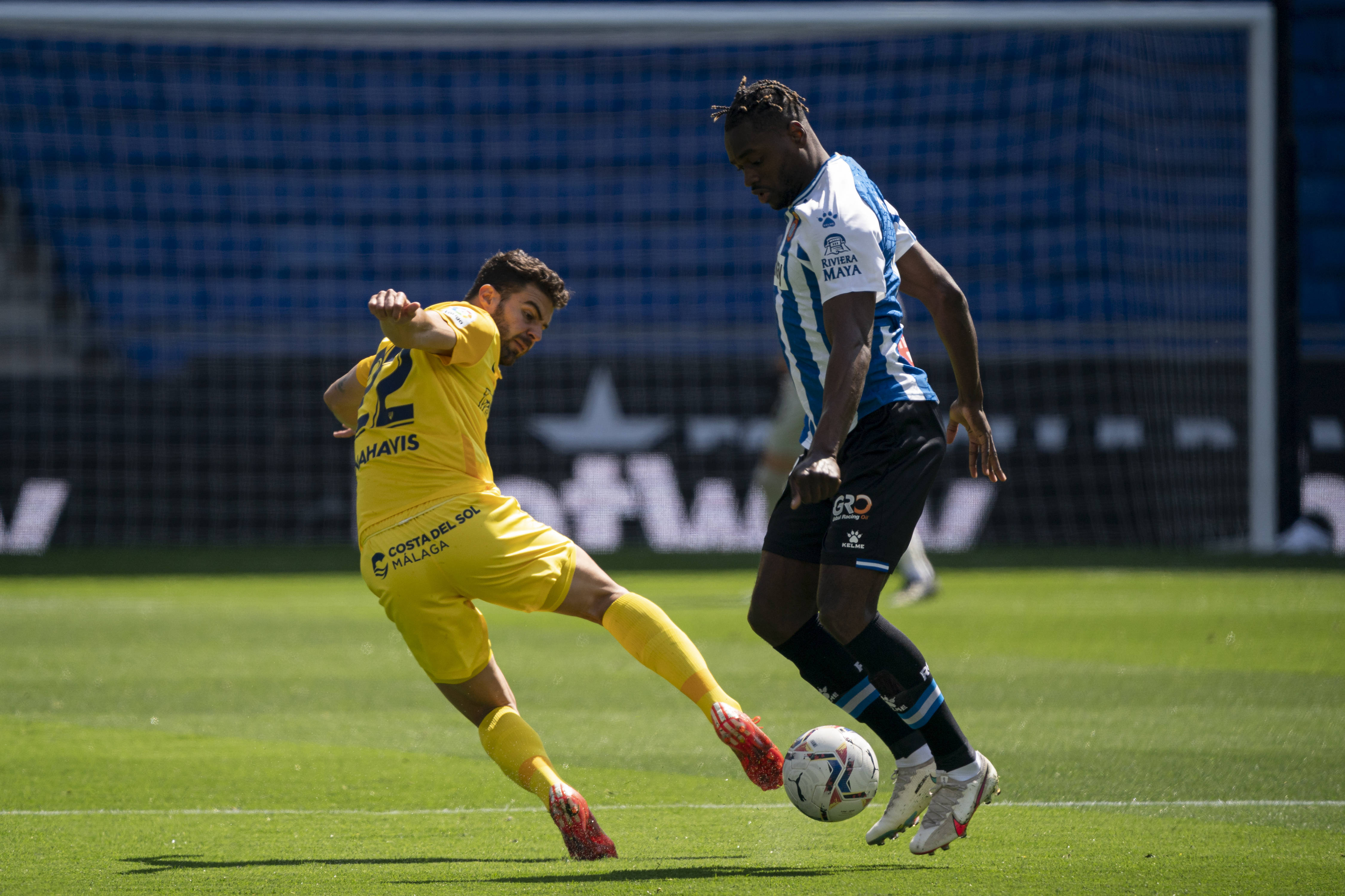 爱游戏娱乐-乌迪内斯防线失误频发,需加强防守端训练