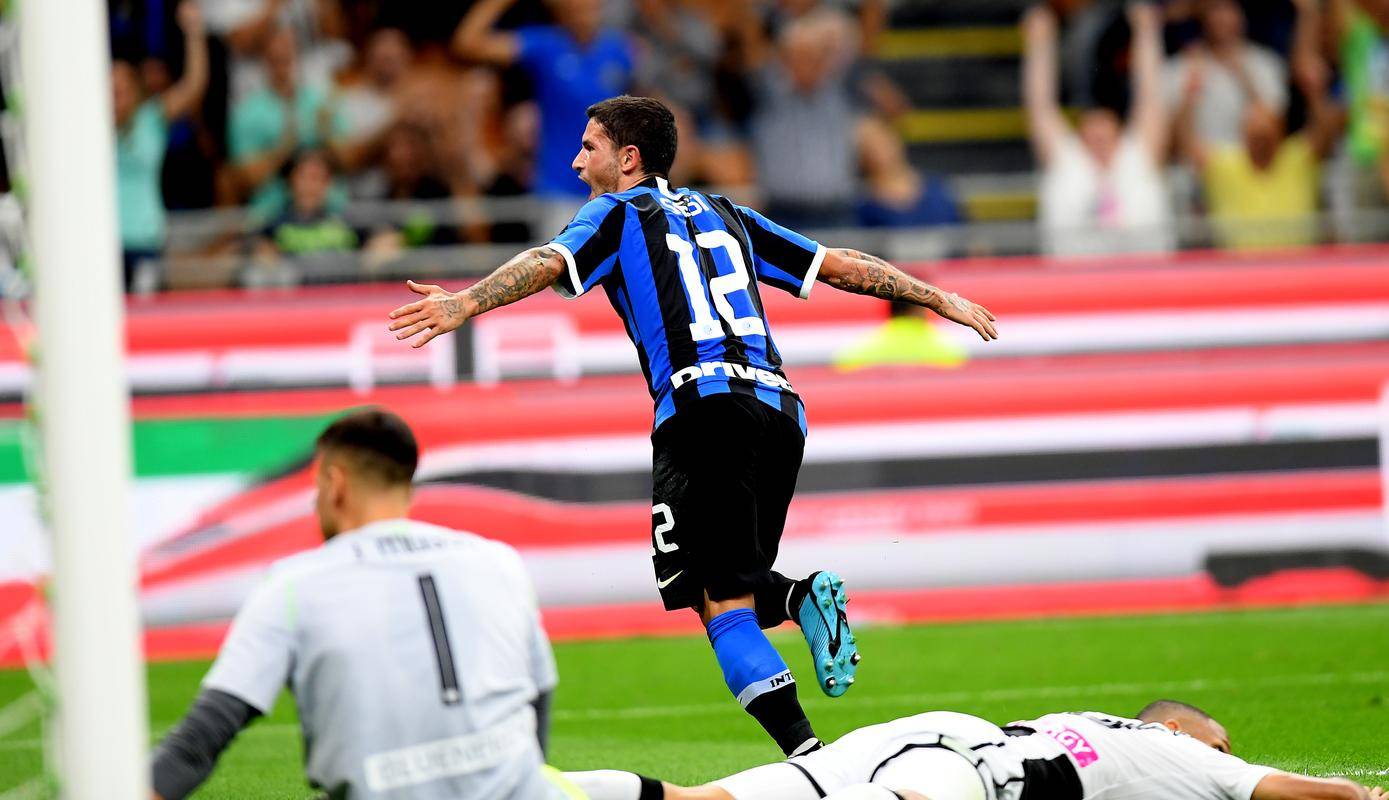 乌迪内斯防线失误频发,需加强防守端训练 乌迪内斯防线失误频发,需加强防守端训练