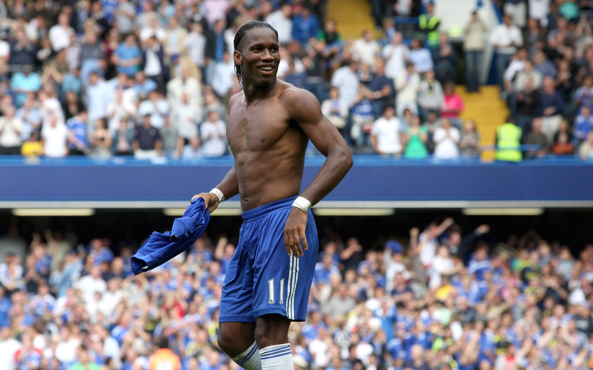 逆袭与破局，红牛车队的战术智慧与拉塞尔的惊艳时刻